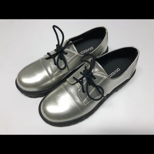 H&M Size 6 US/36 EU Silver-Metallic Oxford Shoes